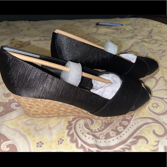 Joan & David • NWT • Wedges • Size 9 - Picture 3 of 6